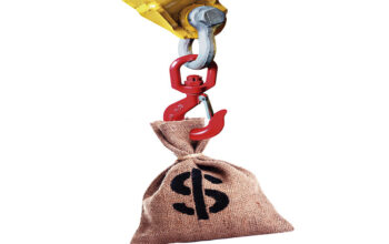 Saco de dinheiro com símbolo de dólar sendo suspenso por um gancho de guindaste, representando o retorno financeiro gerado pelo investimento em guindaste veicular.